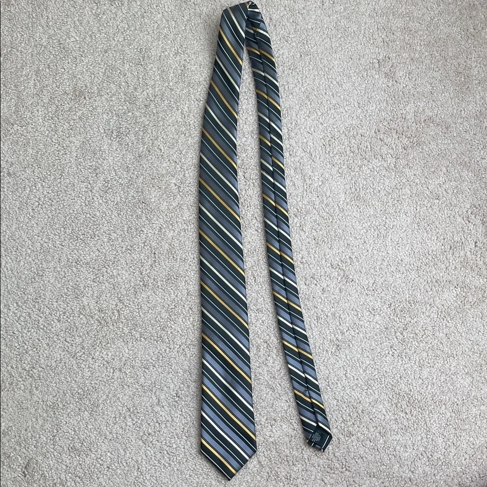 Arrow Striped Tie in Gray and Yellow